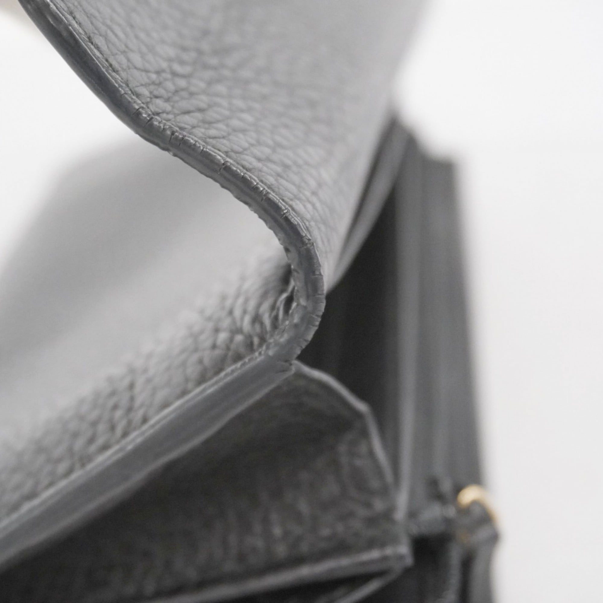 Gucci Black Leather Long Wallet (Bi-Fold) (Pre-Owned)