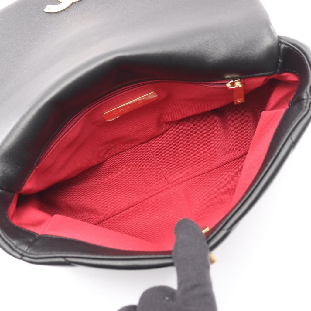 Chanel Black Leather Shoulder Bag (Pre-Owned)