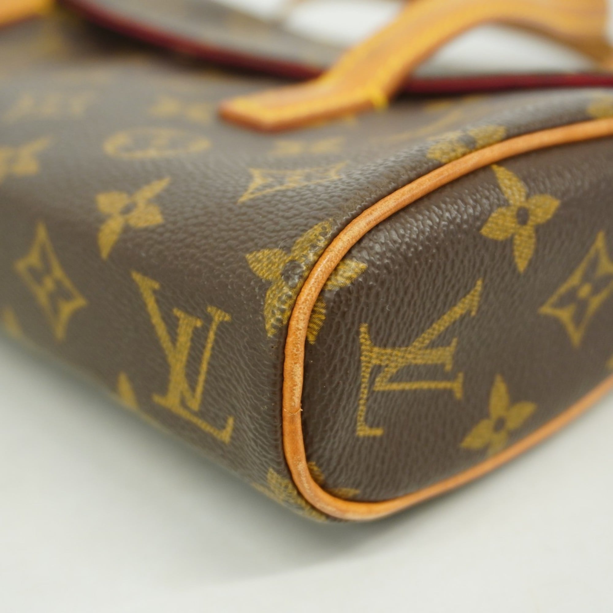Louis Vuitton Brown Handbag (Pre-Owned)
