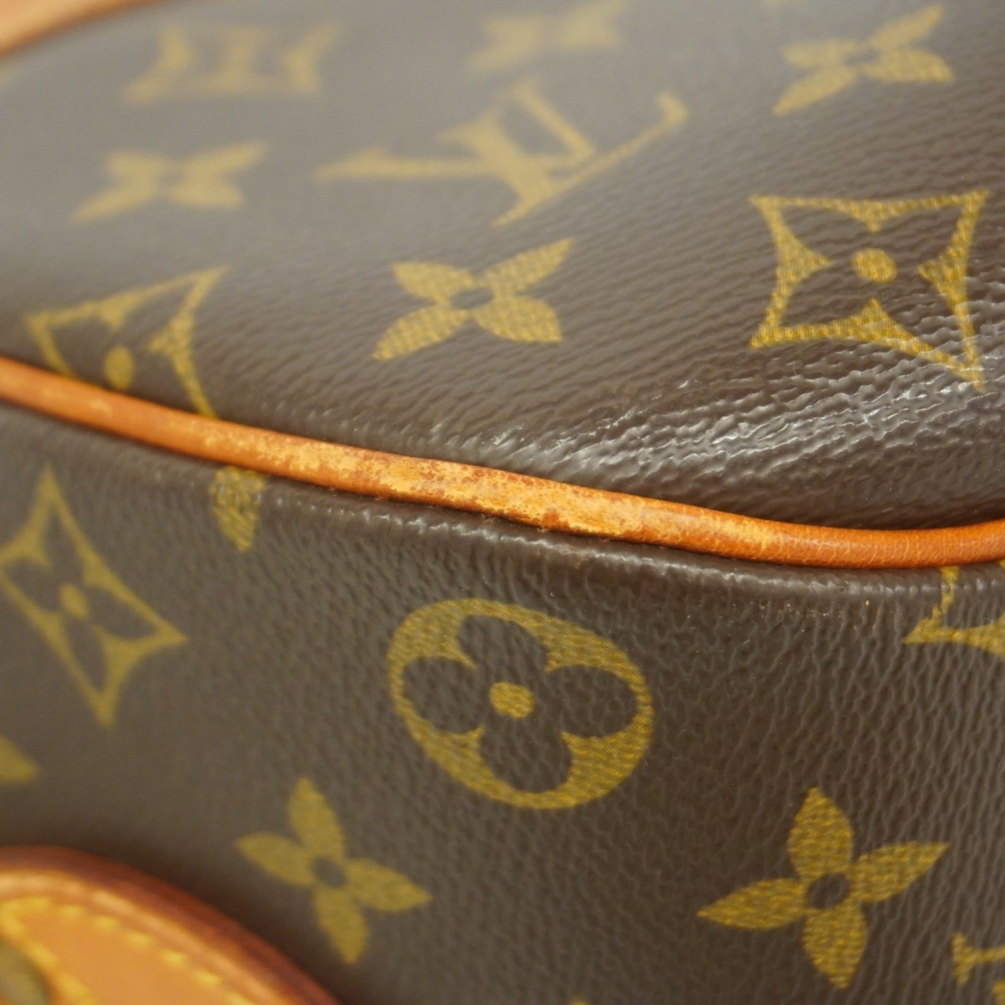 Louis Vuitton Brown Shoulder Bag (Pre-Owned)