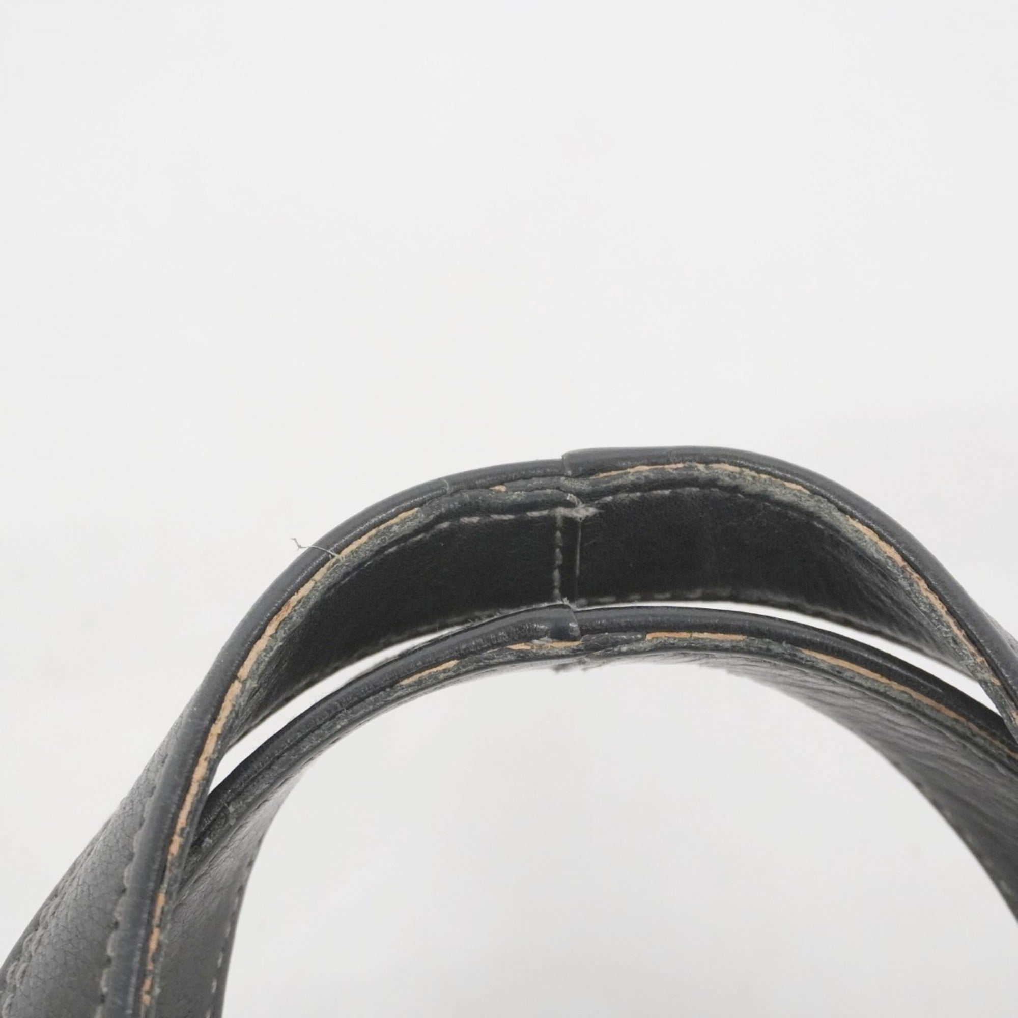 Salvatore Ferragamo Black Leather Handbag (Pre-Owned)
