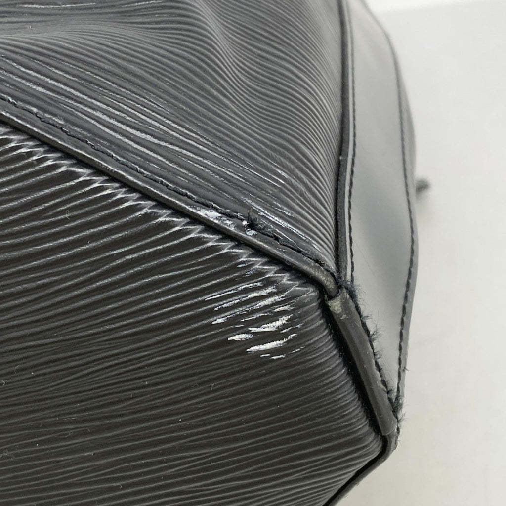 Louis Vuitton Noir Shoulder Bag (Pre-Owned)