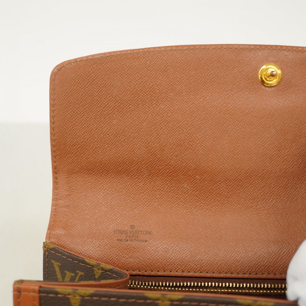 Louis Vuitton Brown Clutch Bag (Pre-Owned)