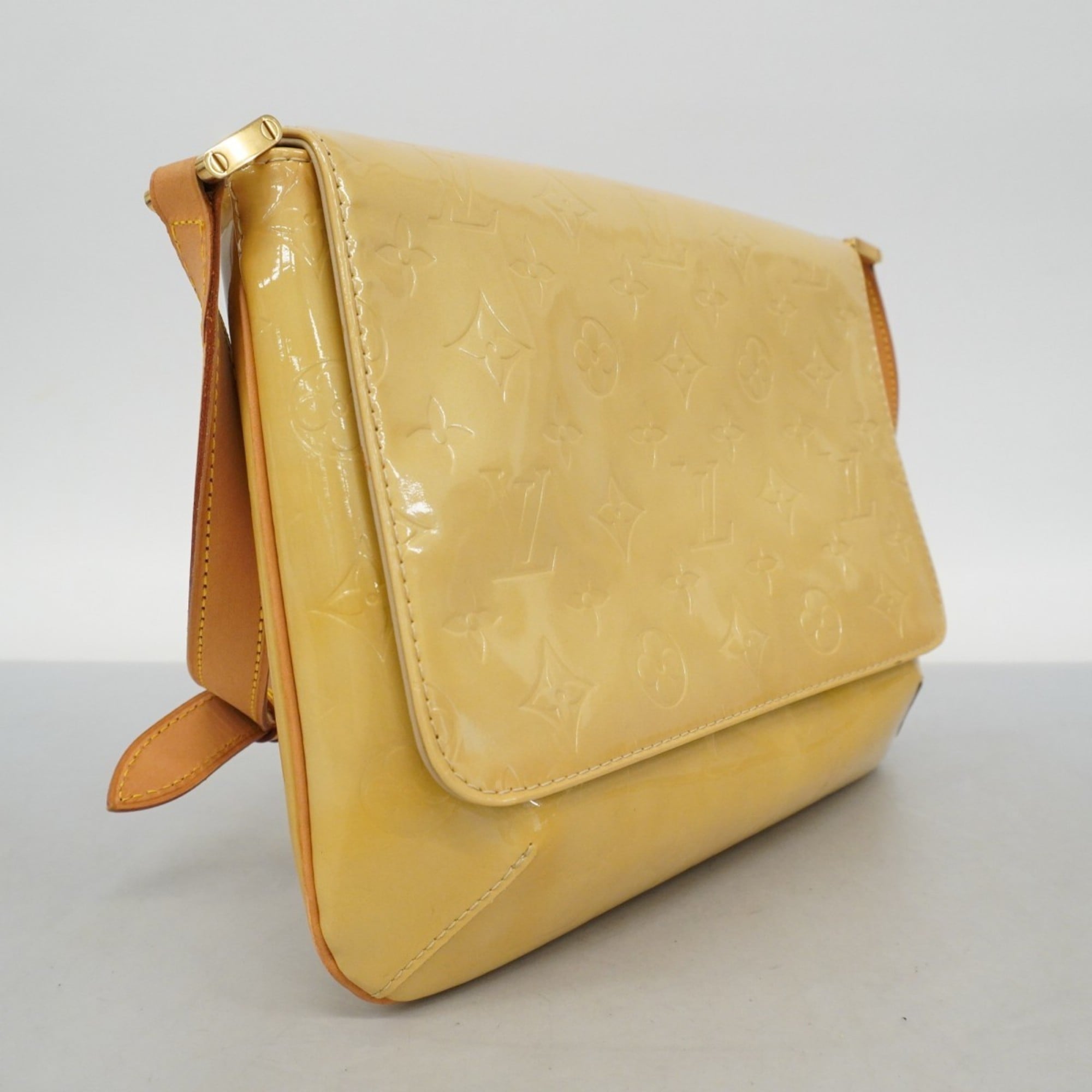 Louis Vuitton Beige Shoulder Bag (Pre-Owned)