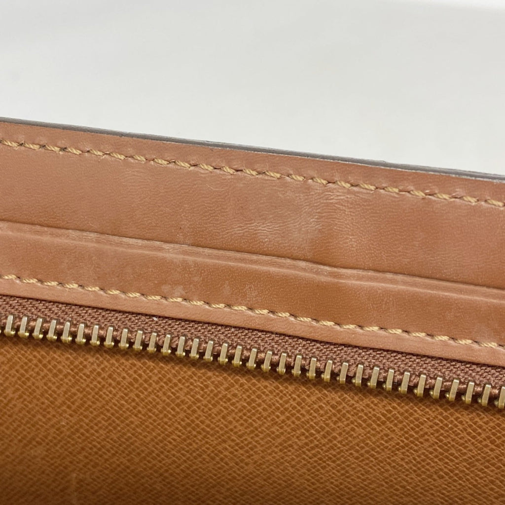 Louis Vuitton Brown Clutch Bag (Pre-Owned)