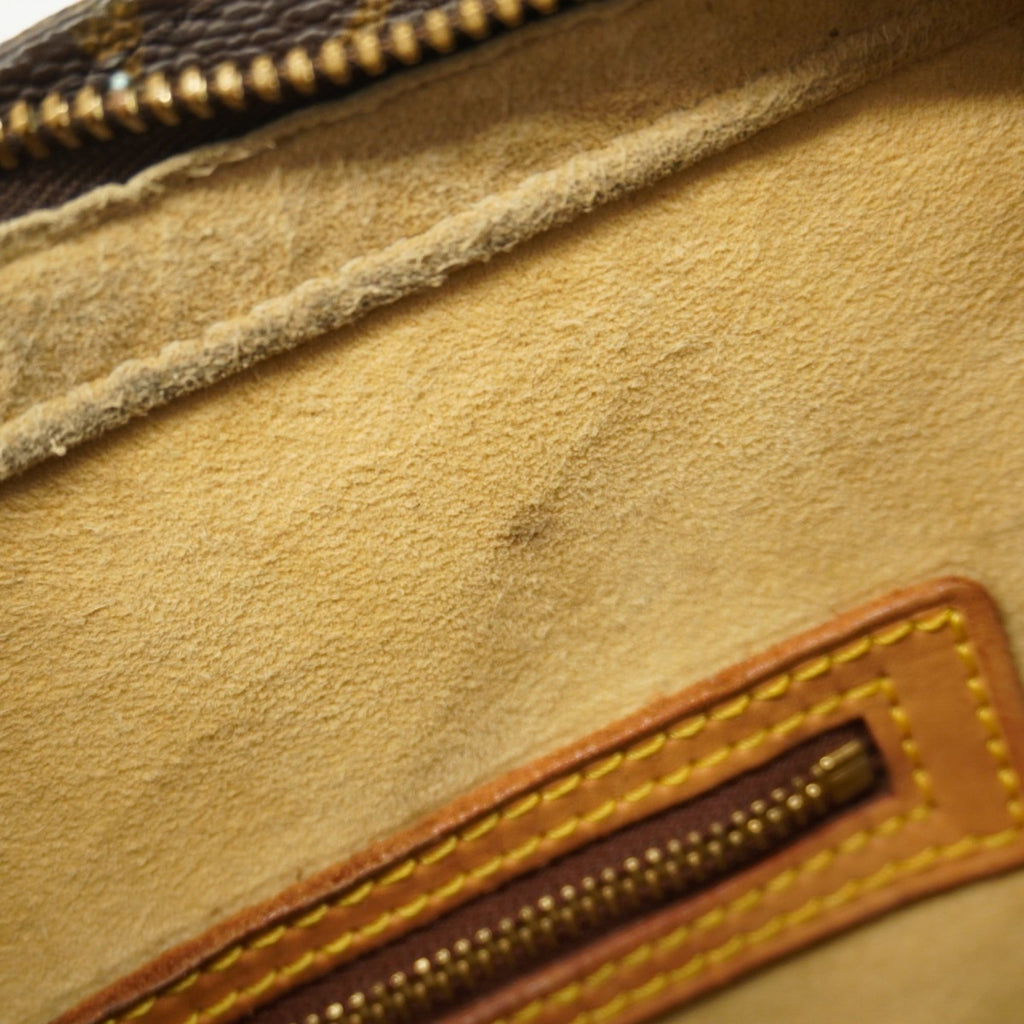 Louis Vuitton Brown Shoulder Bag (Pre-Owned)