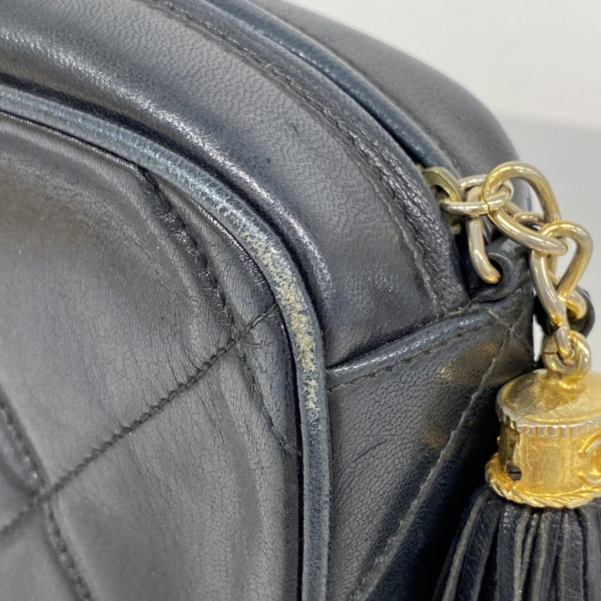 Chanel Black Leather Shoulder Bag (Pre-Owned)