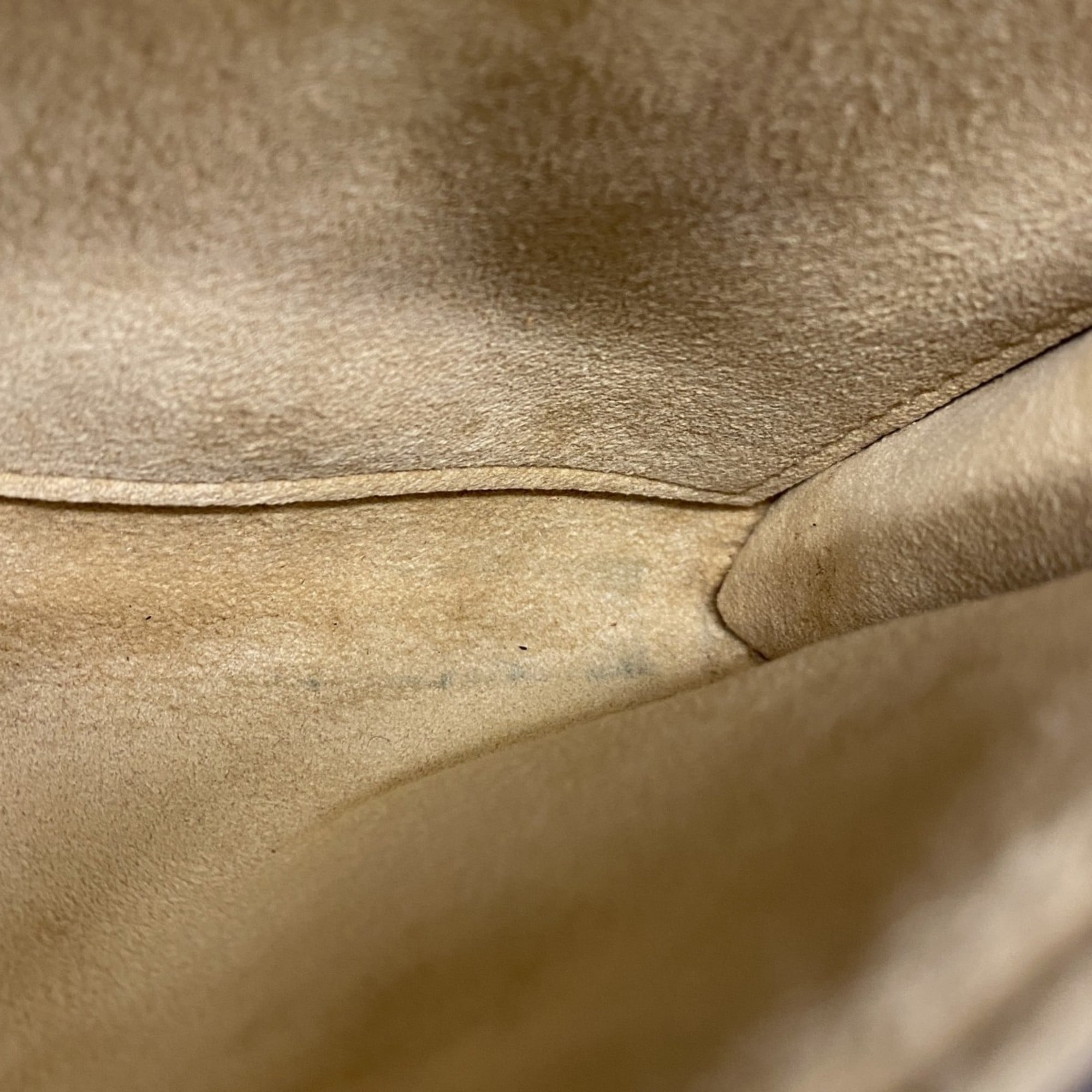 Louis Vuitton Brown Shoulder Bag (Pre-Owned)