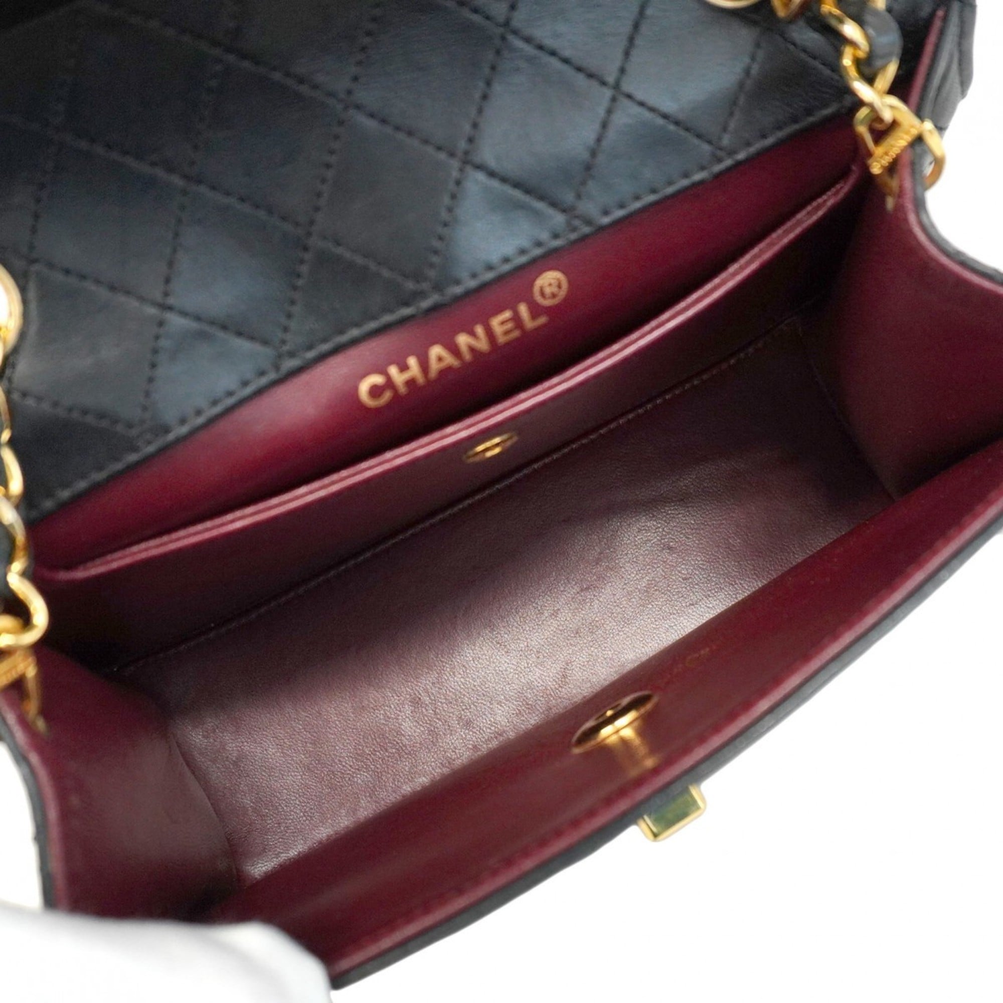 Chanel Black Leather Shoulder Bag (Pre-Owned)