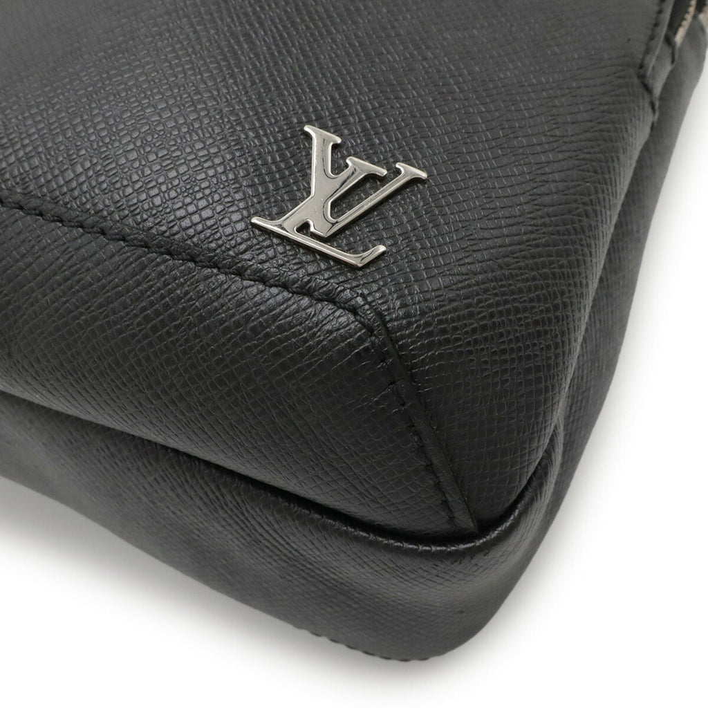 Louis Vuitton Taiga Black Noir Taiga Leather Shoulder Bag Sling Bag (Pre-Owned)