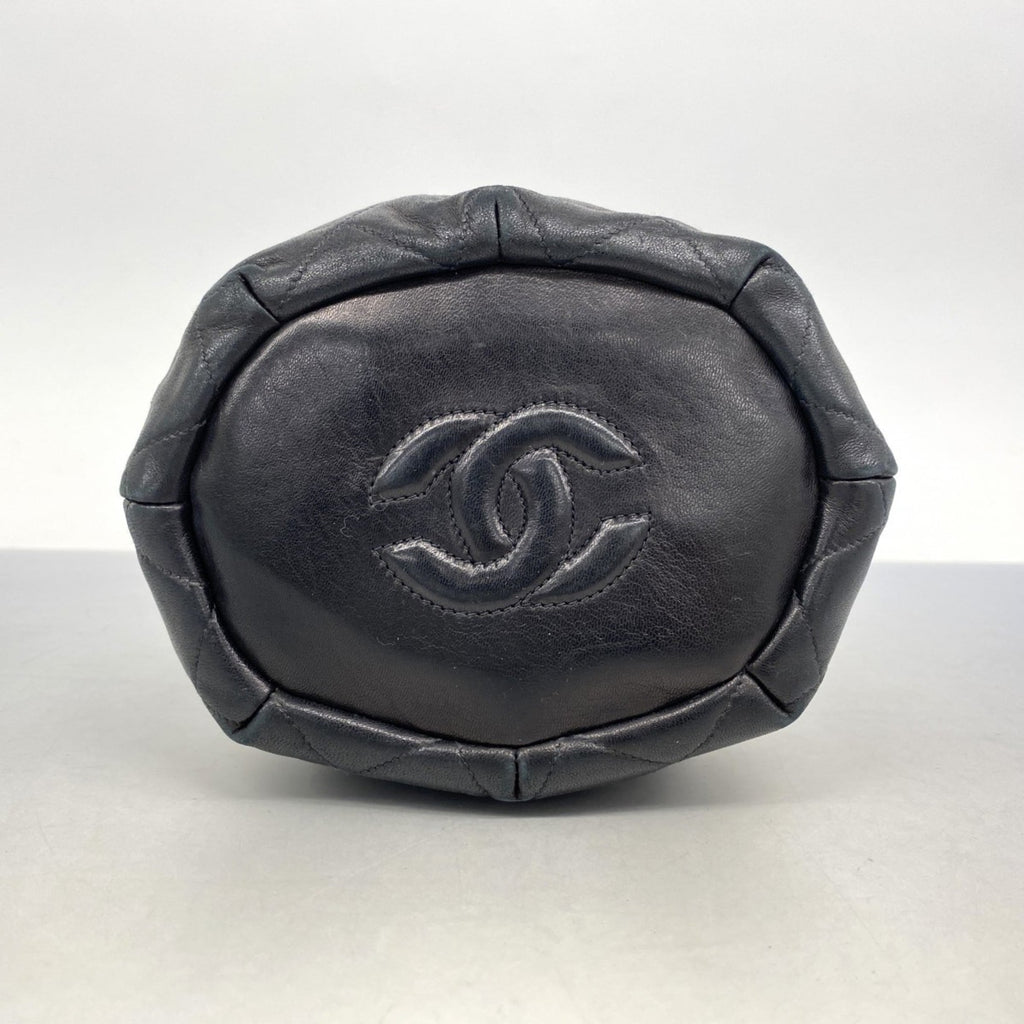 Chanel Black Leather Shoulder Bag (Pre-Owned)