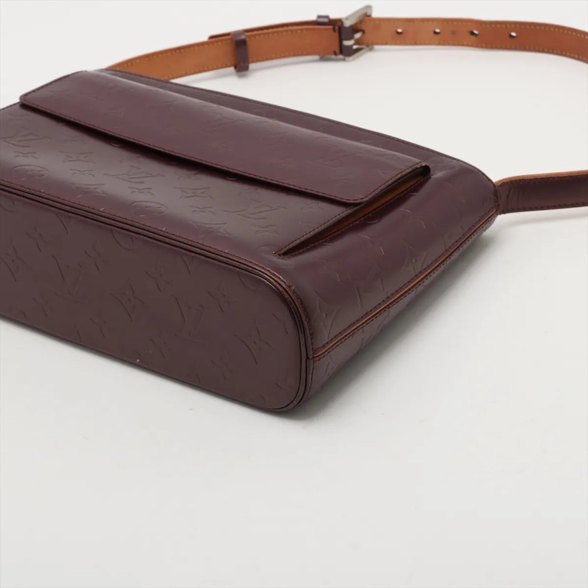 Louis Vuitton Violet Leather Shoulder Bag (Pre-Owned)