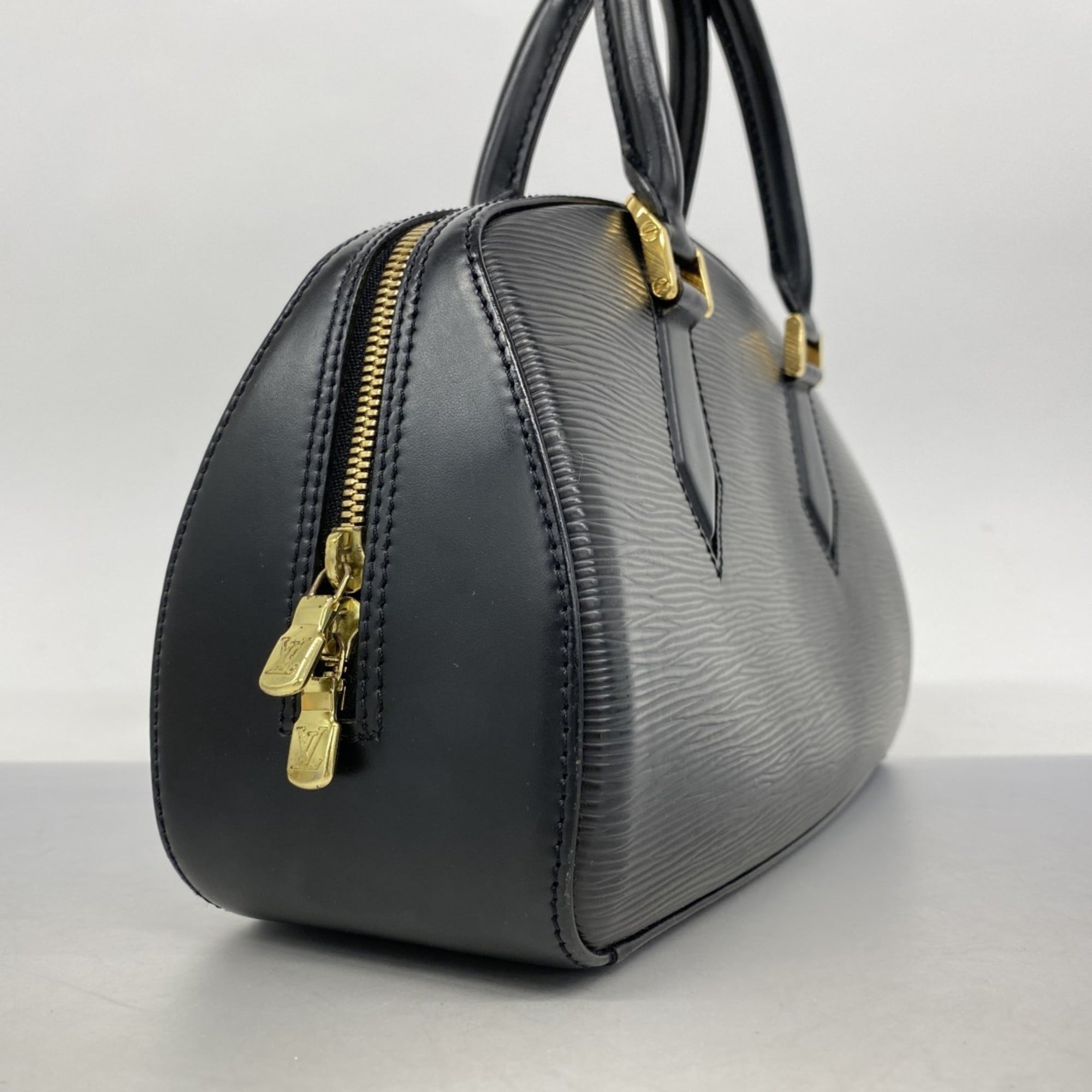 Louis Vuitton Noir Handbag (Pre-Owned)