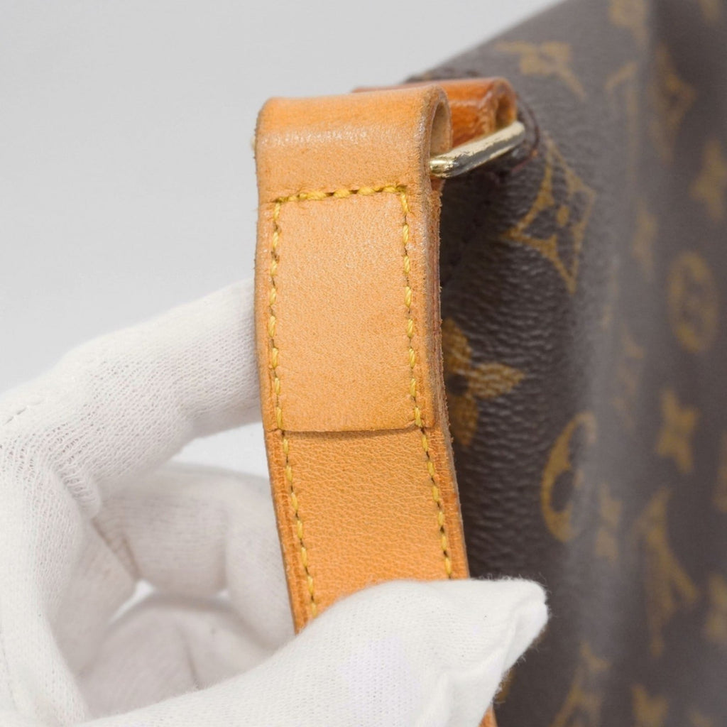 Louis Vuitton Brown Shoulder Bag (Pre-Owned)