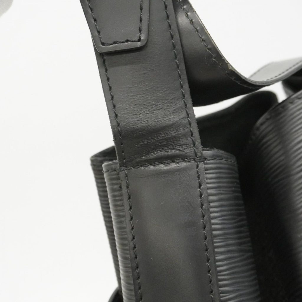 Louis Vuitton Noir Shoulder Bag (Pre-Owned)