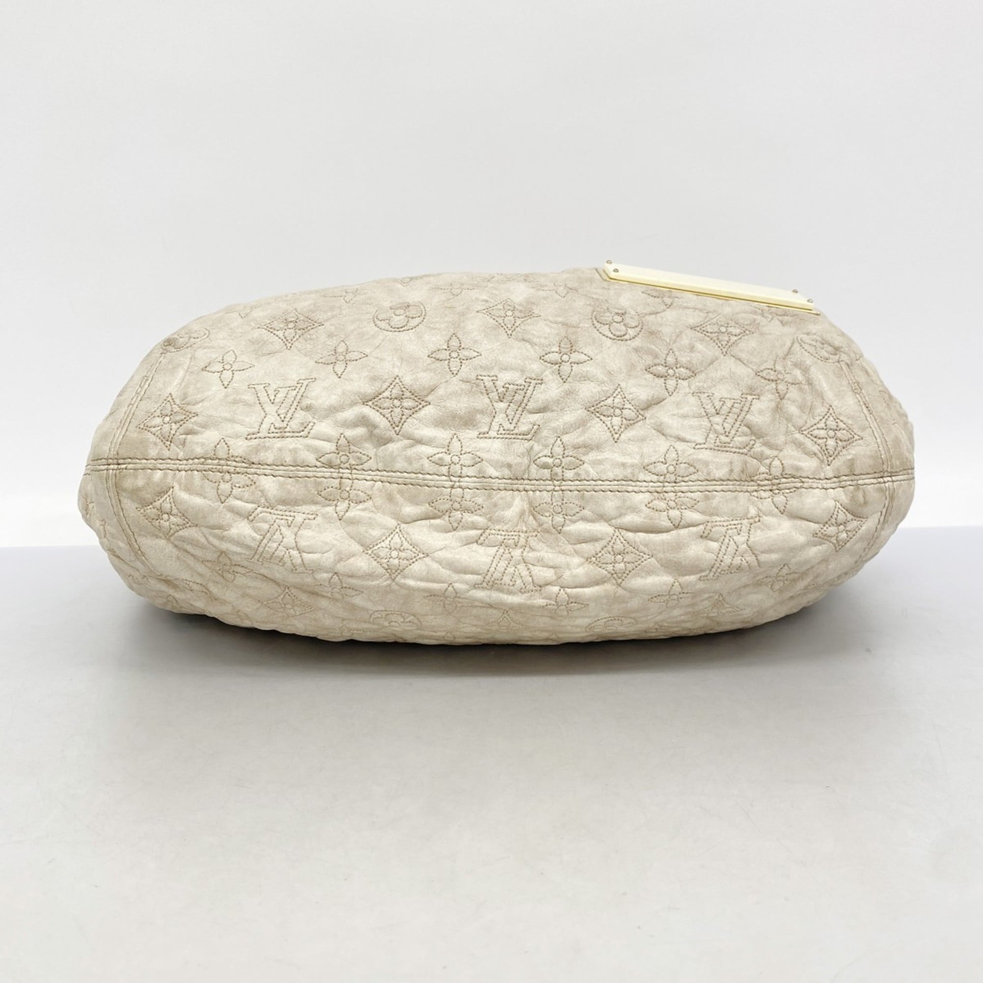 Louis Vuitton Beige Shoulder Bag (Pre-Owned)