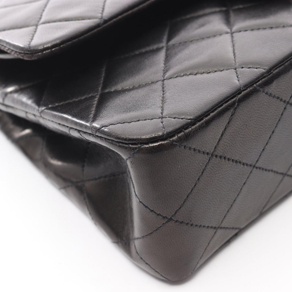 Chanel Black Leather Shoulder Bag (Pre-Owned)