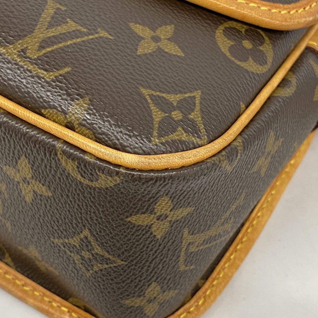 Louis Vuitton Brown Shoulder Bag (Pre-Owned)