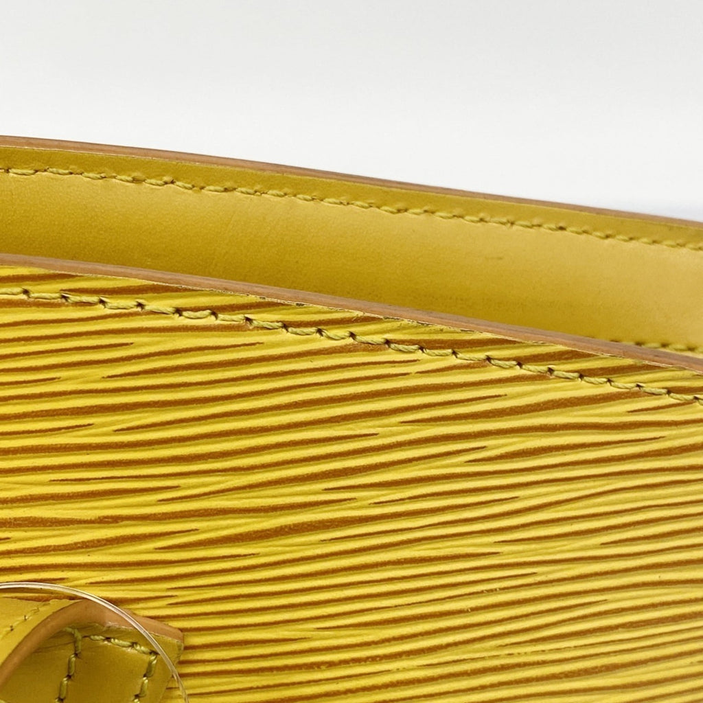 Louis Vuitton Jaune Handbag (Pre-Owned)