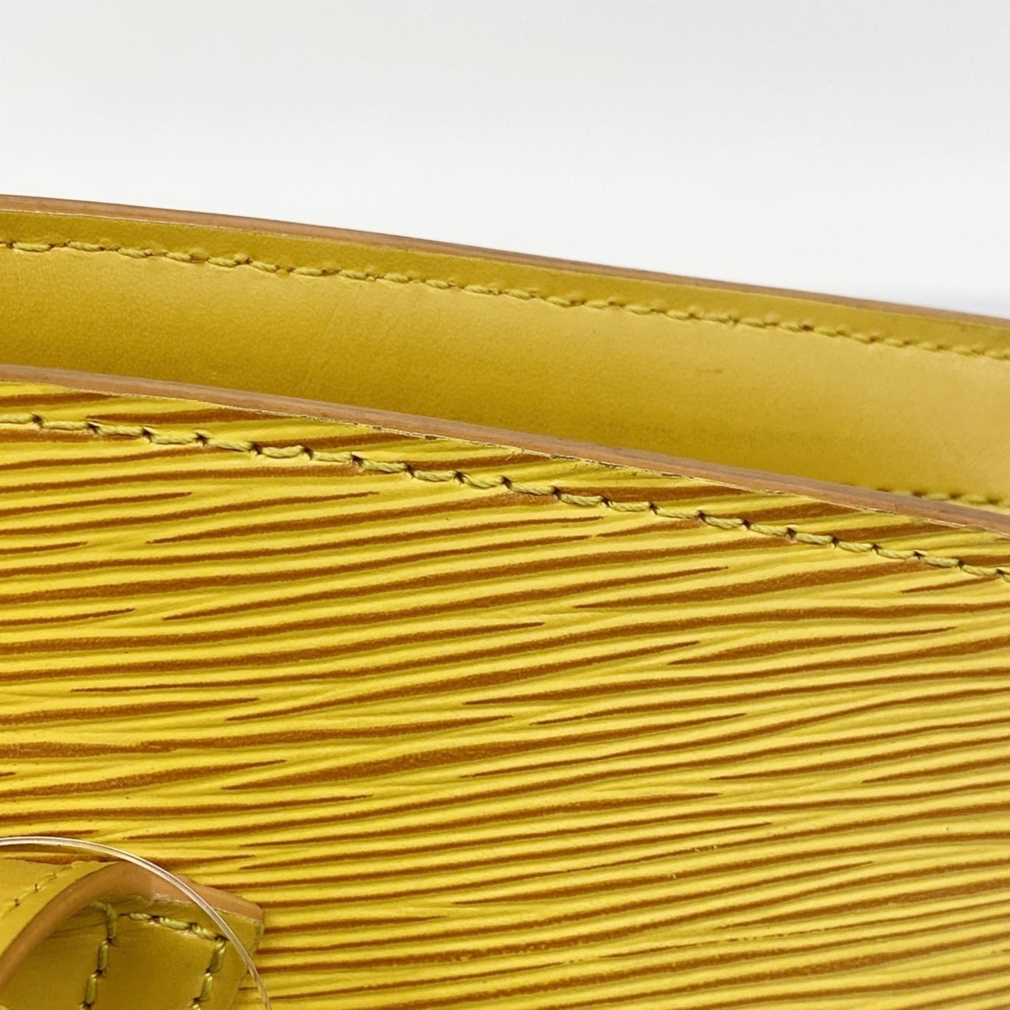 Louis Vuitton Jaune Handbag (Pre-Owned)