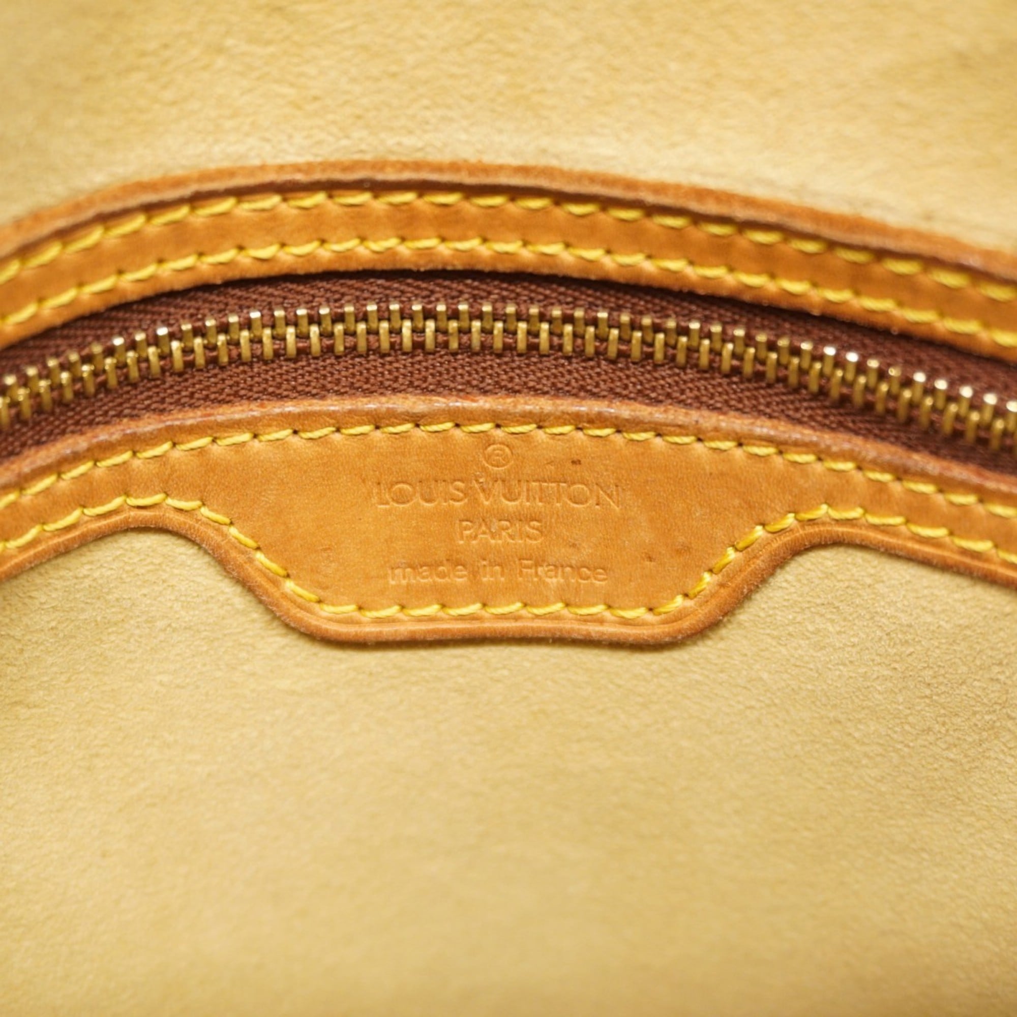 Louis Vuitton Brown Shoulder Bag (Pre-Owned)