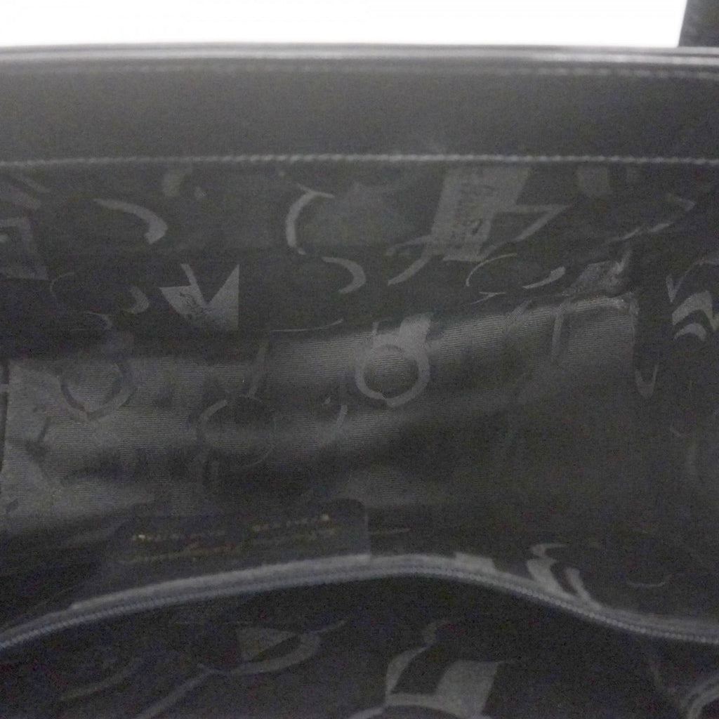 Salvatore Ferragamo Black Leather Shoulder Bag (Pre-Owned)