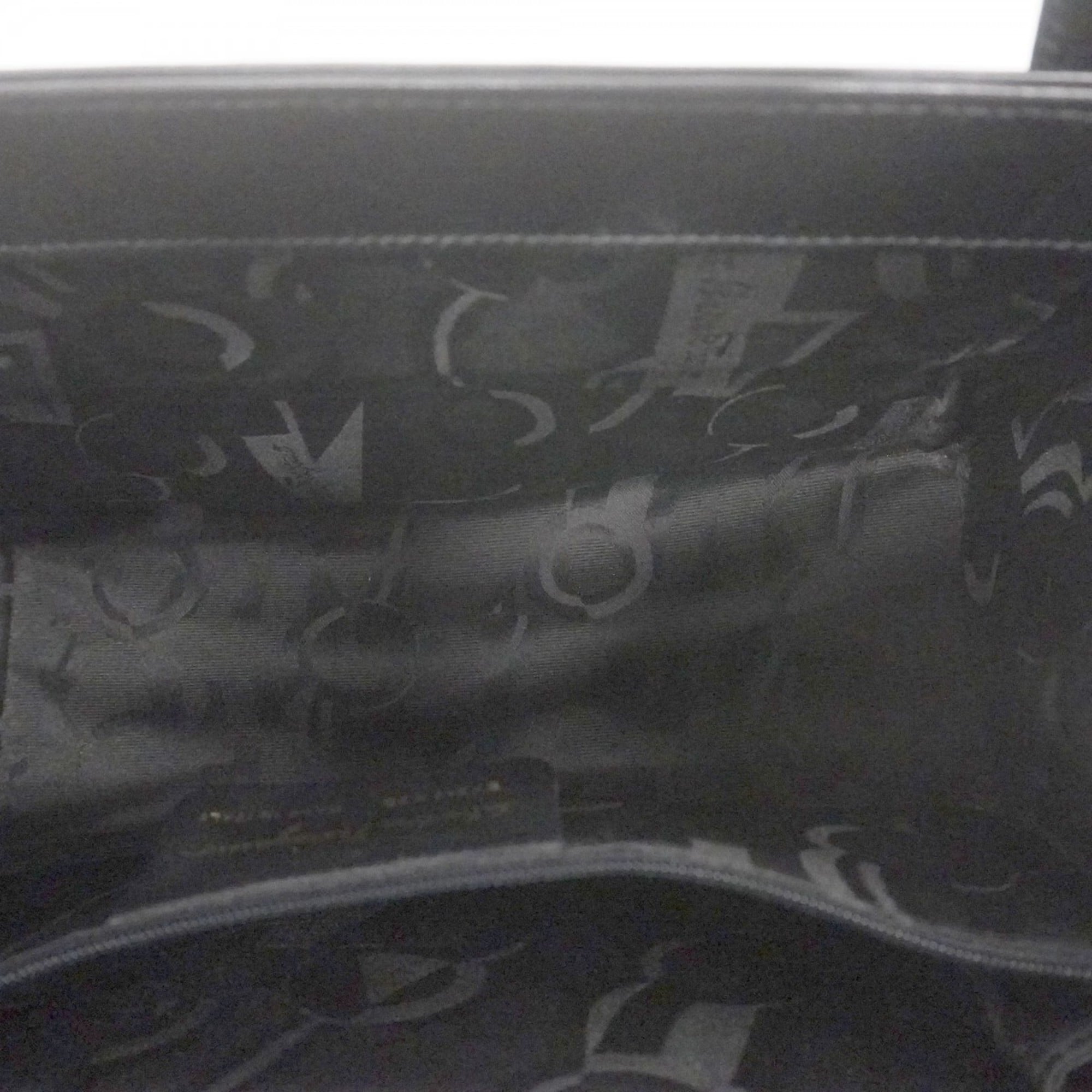 Salvatore Ferragamo Black Leather Shoulder Bag (Pre-Owned)