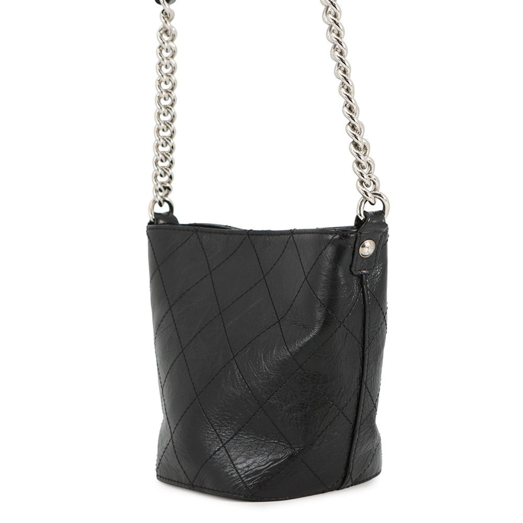 Chanel Matelasse Black Leather Shoulder Bag (Pre-Owned)