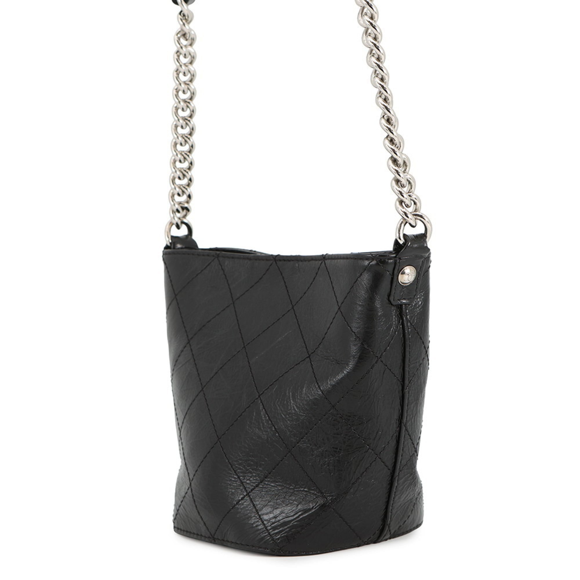 Chanel Matelasse Black Leather Shoulder Bag (Pre-Owned)