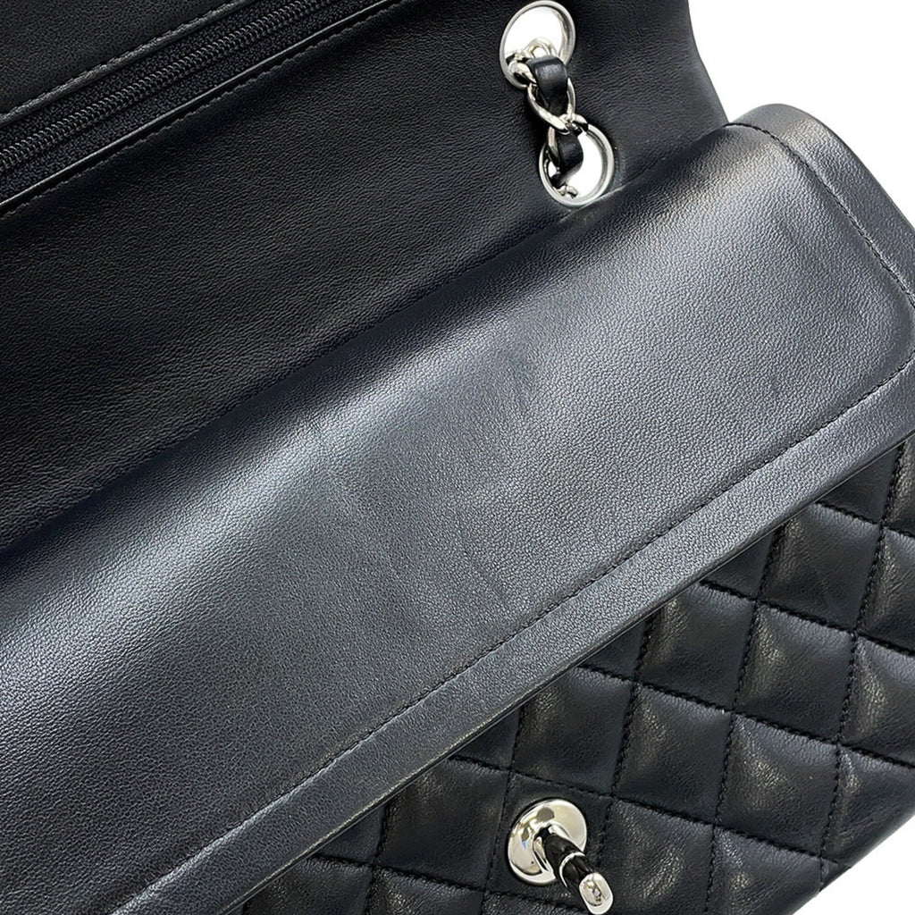 Chanel Matelasse Black Leather Shoulder Bag (Pre-Owned)