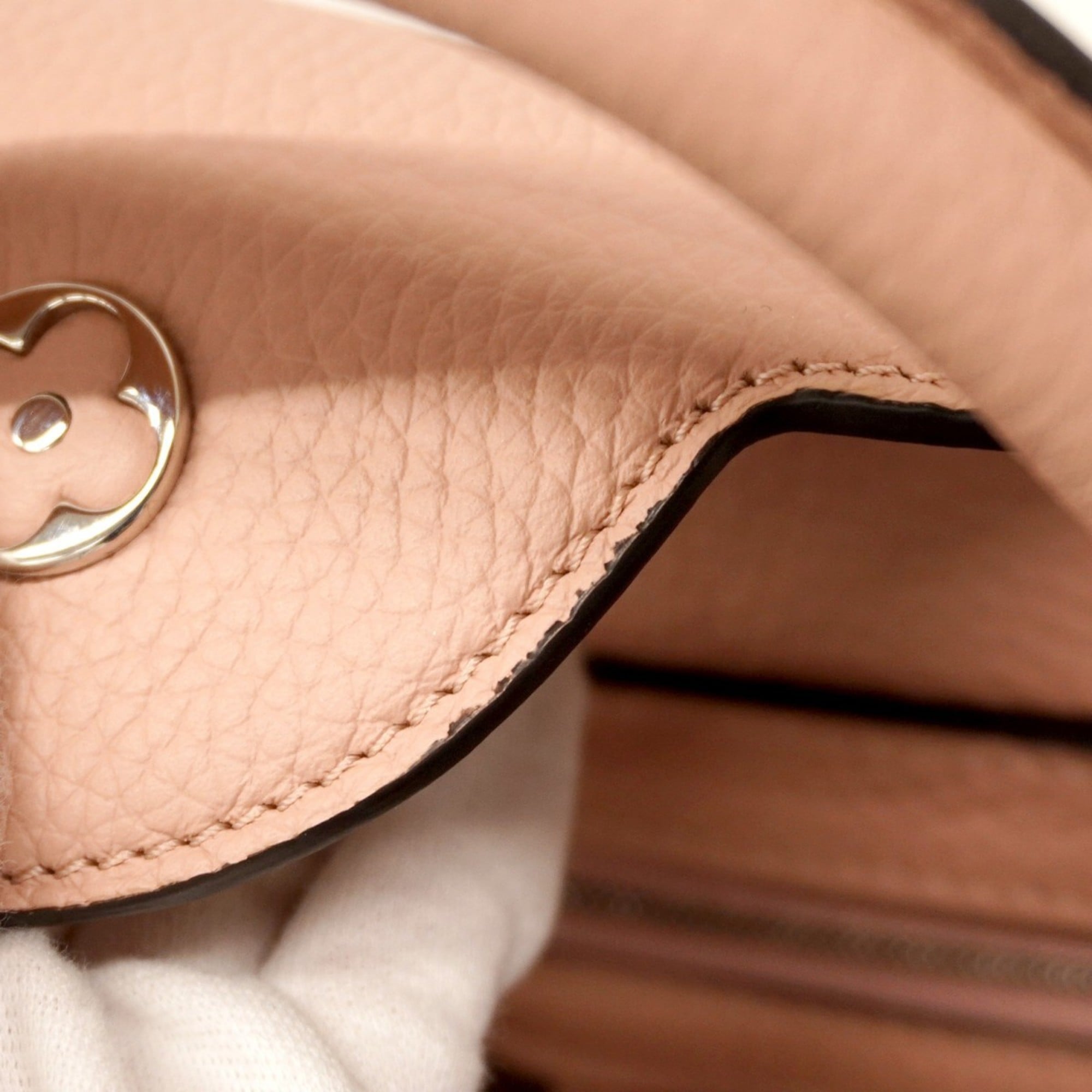 Louis Vuitton Magnolia Handbag (Pre-Owned)