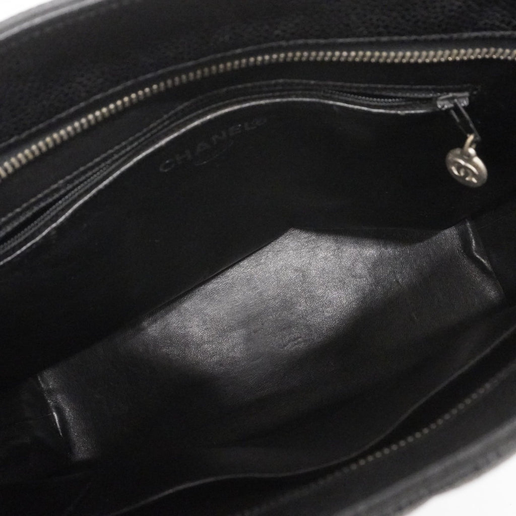 Chanel Black Grained Calfskin Shoulder Bag (Pre-Owned)