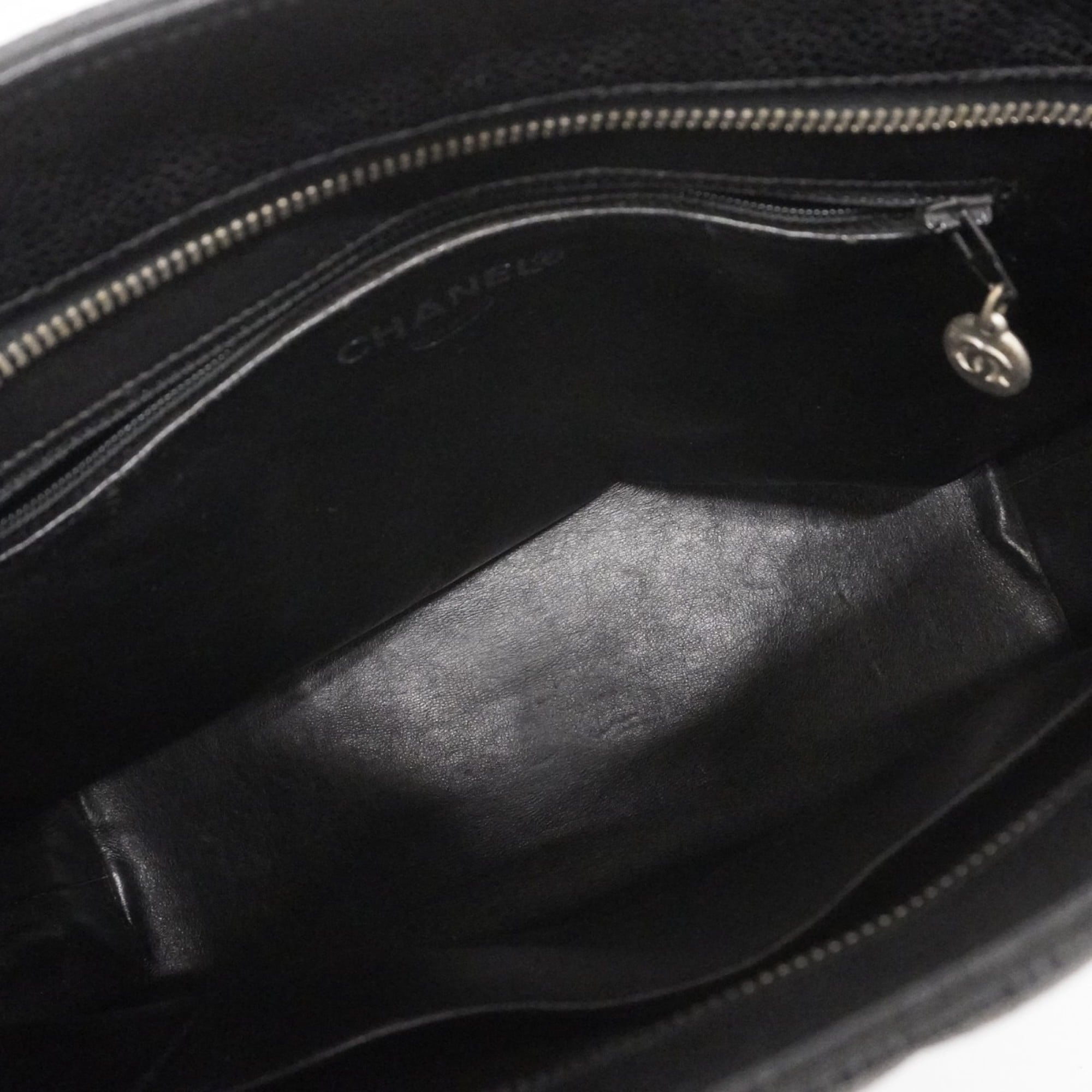 Chanel Black Grained Calfskin Shoulder Bag (Pre-Owned)