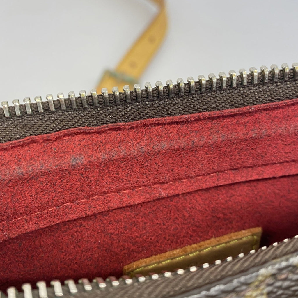 Louis Vuitton Brown Shoulder Bag (Pre-Owned)