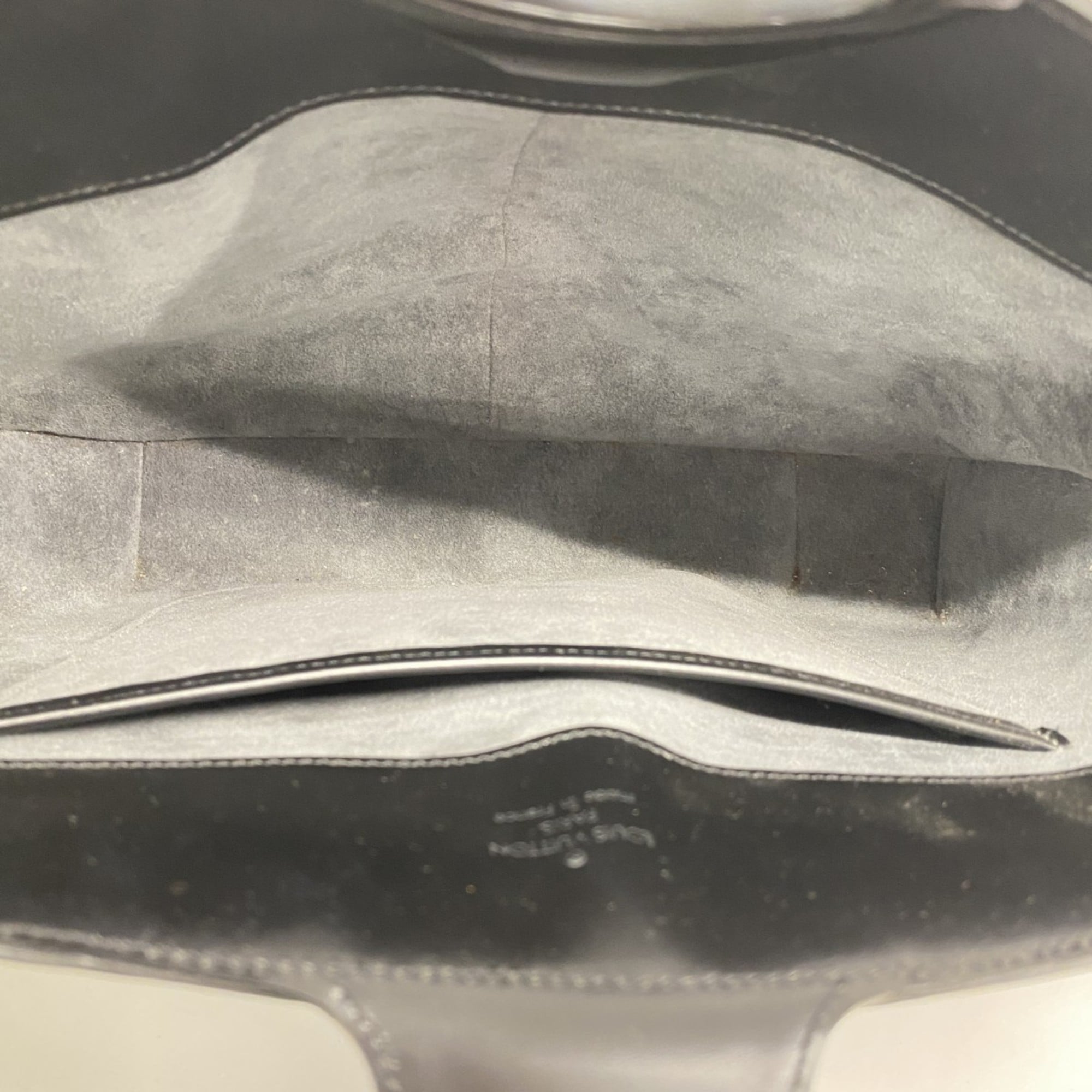 Louis Vuitton Noir Shoulder Bag (Pre-Owned)