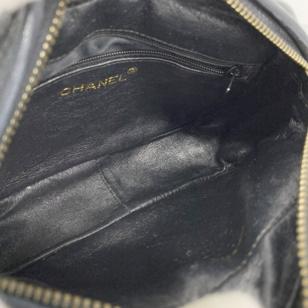 Chanel Black Leather Shoulder Bag (Pre-Owned)