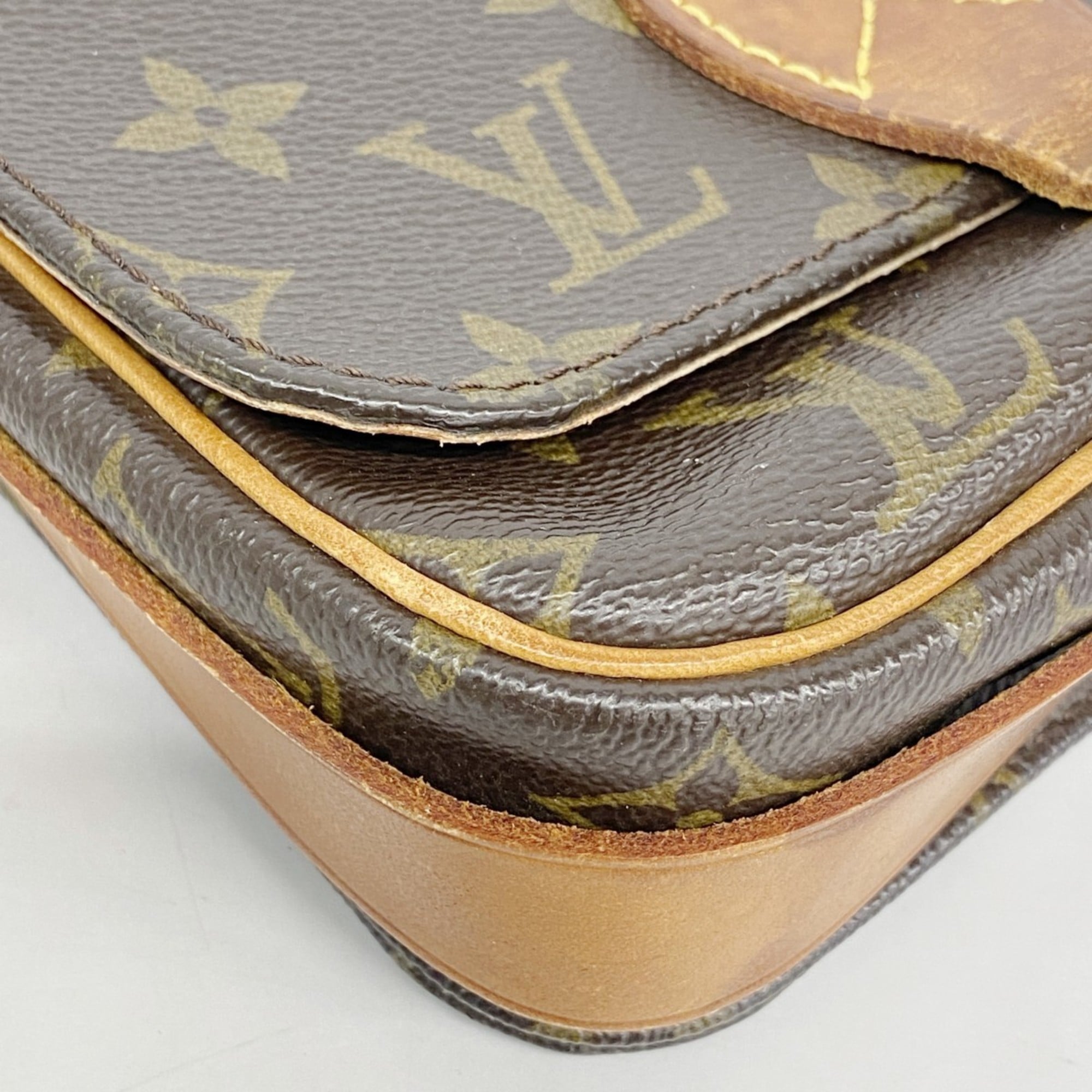 Louis Vuitton Brown Shoulder Bag (Pre-Owned)