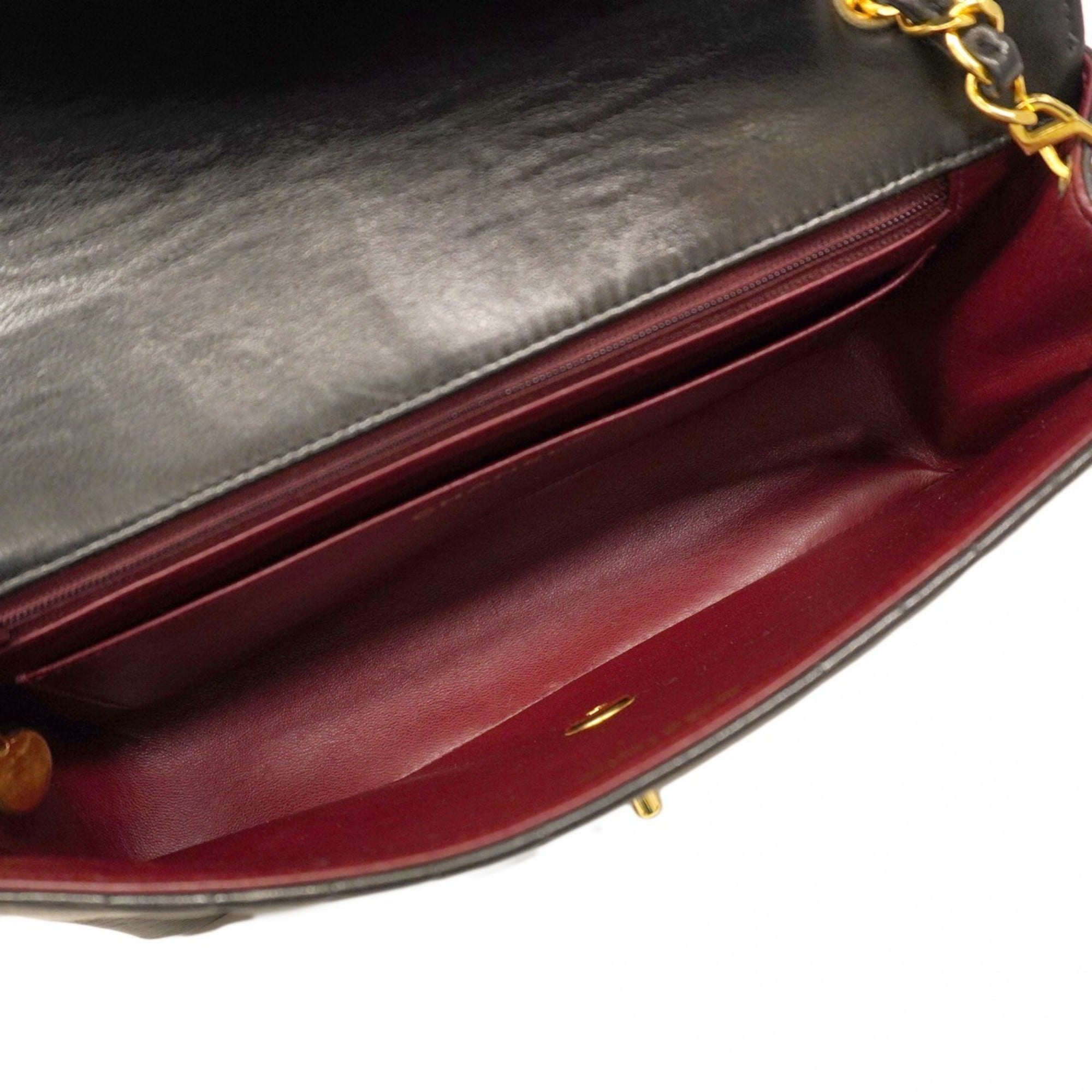 Chanel Black Leather Shoulder Bag (Pre-Owned)