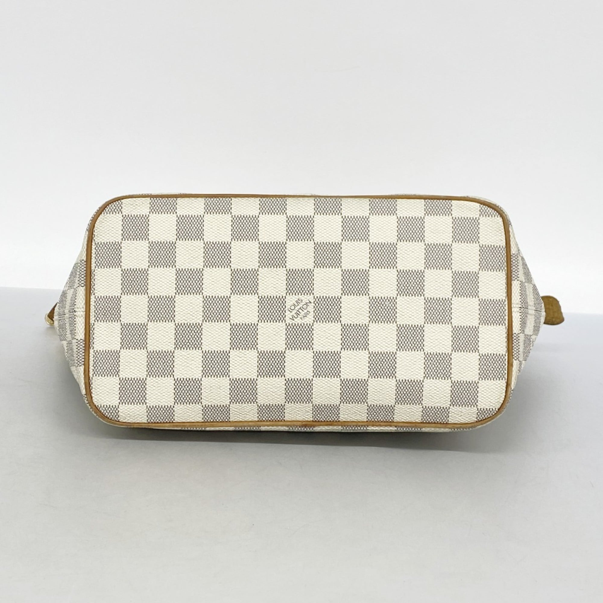 Louis Vuitton White Handbag (Pre-Owned)