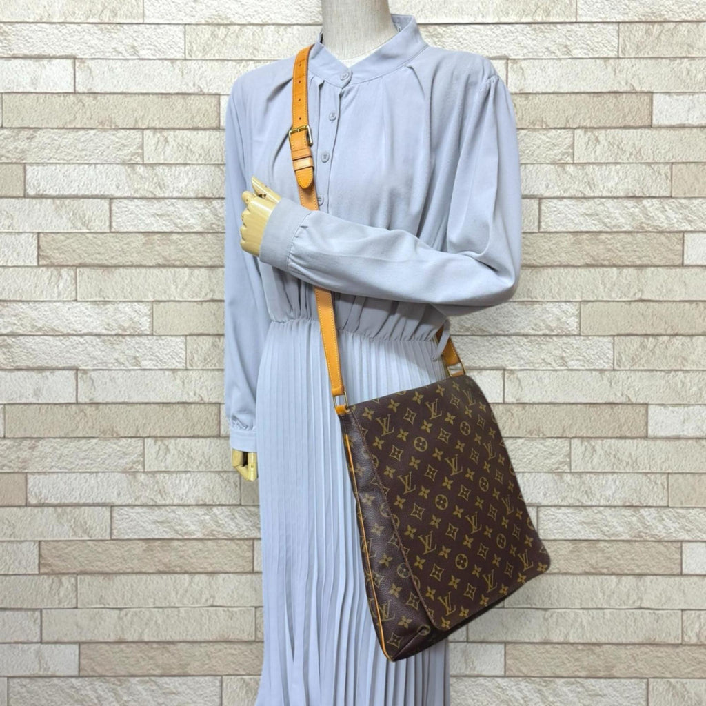 Louis Vuitton Brown Monogram Shoulder Bag (Pre-Owned)