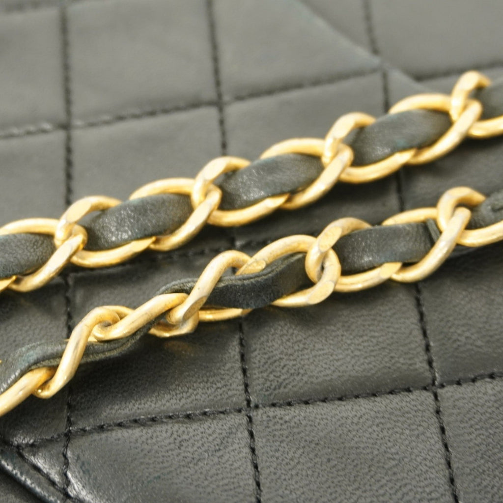 Chanel Black Leather Shoulder Bag (Pre-Owned)
