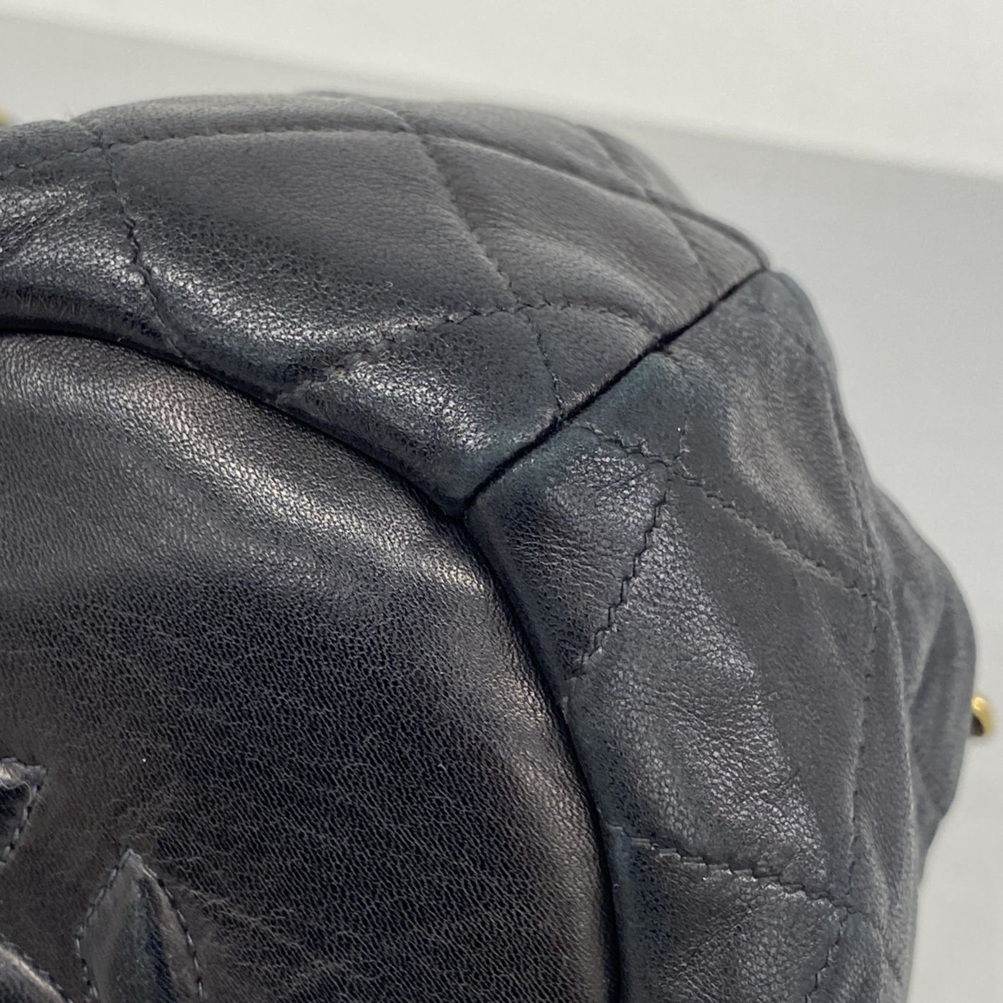 Chanel Black Leather Shoulder Bag (Pre-Owned)