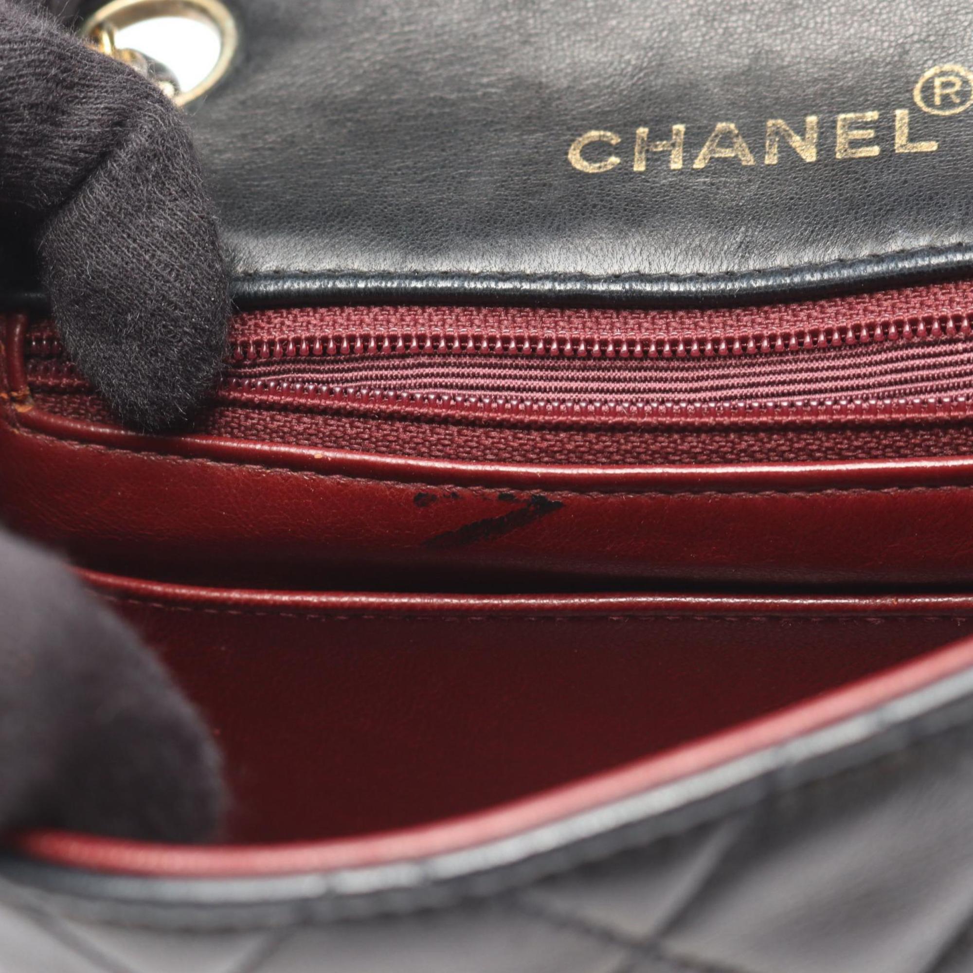 Chanel Black Leather Shoulder Bag (Pre-Owned)