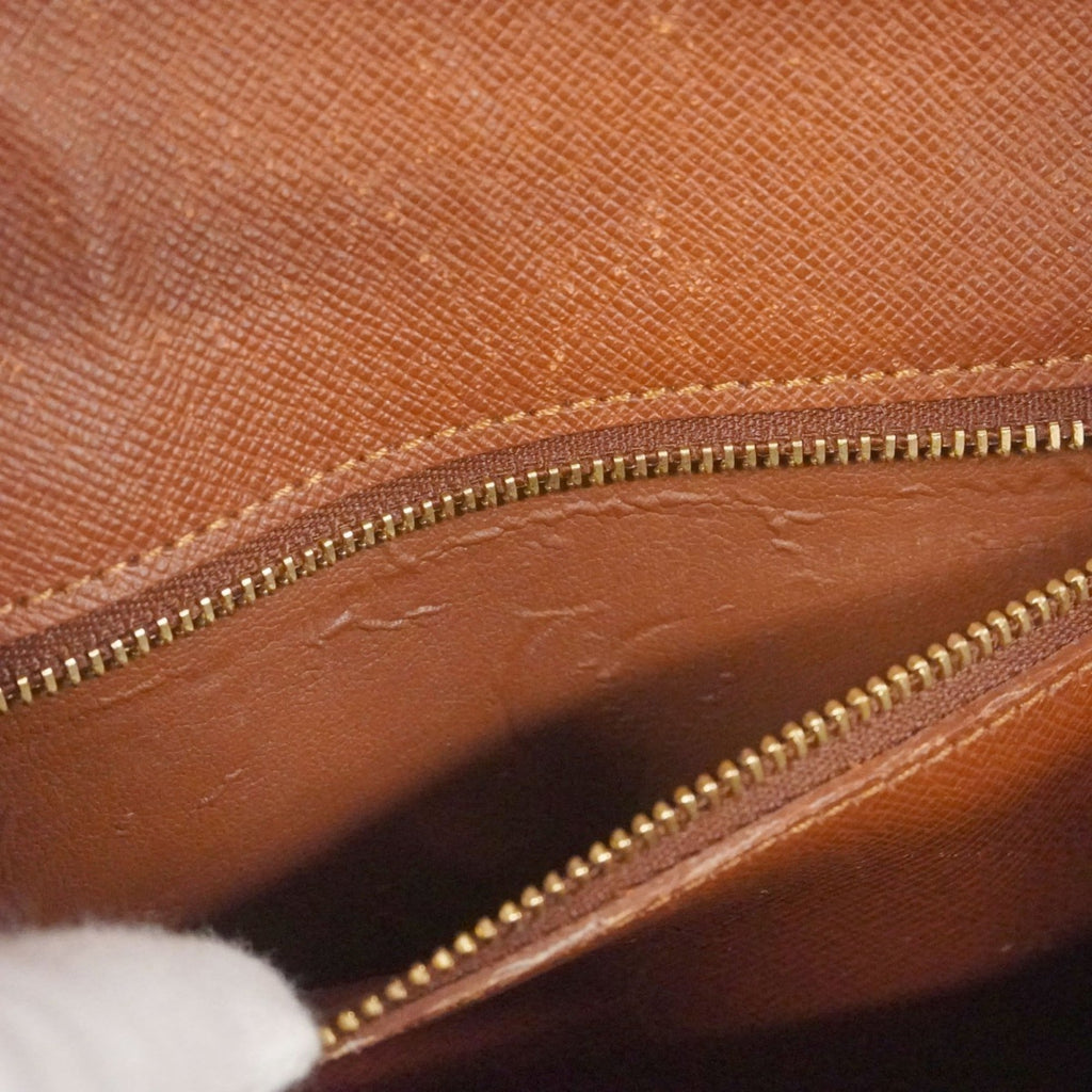 Louis Vuitton Brown Shoulder Bag (Pre-Owned)