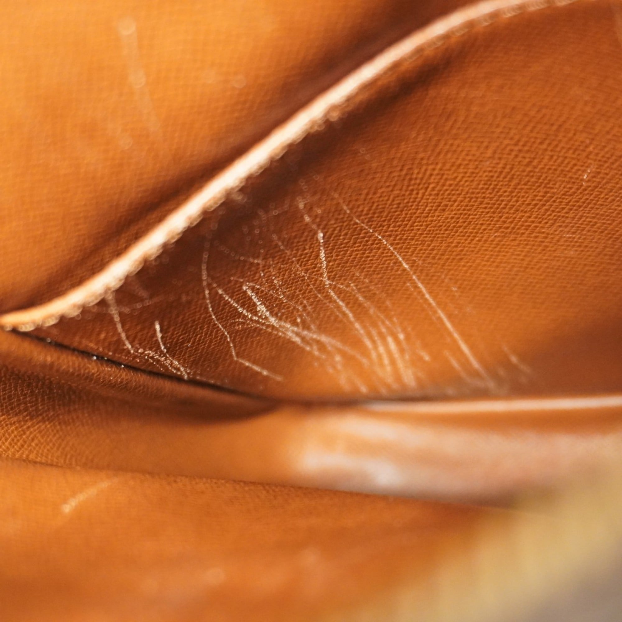 Louis Vuitton Brown Shoulder Bag (Pre-Owned)