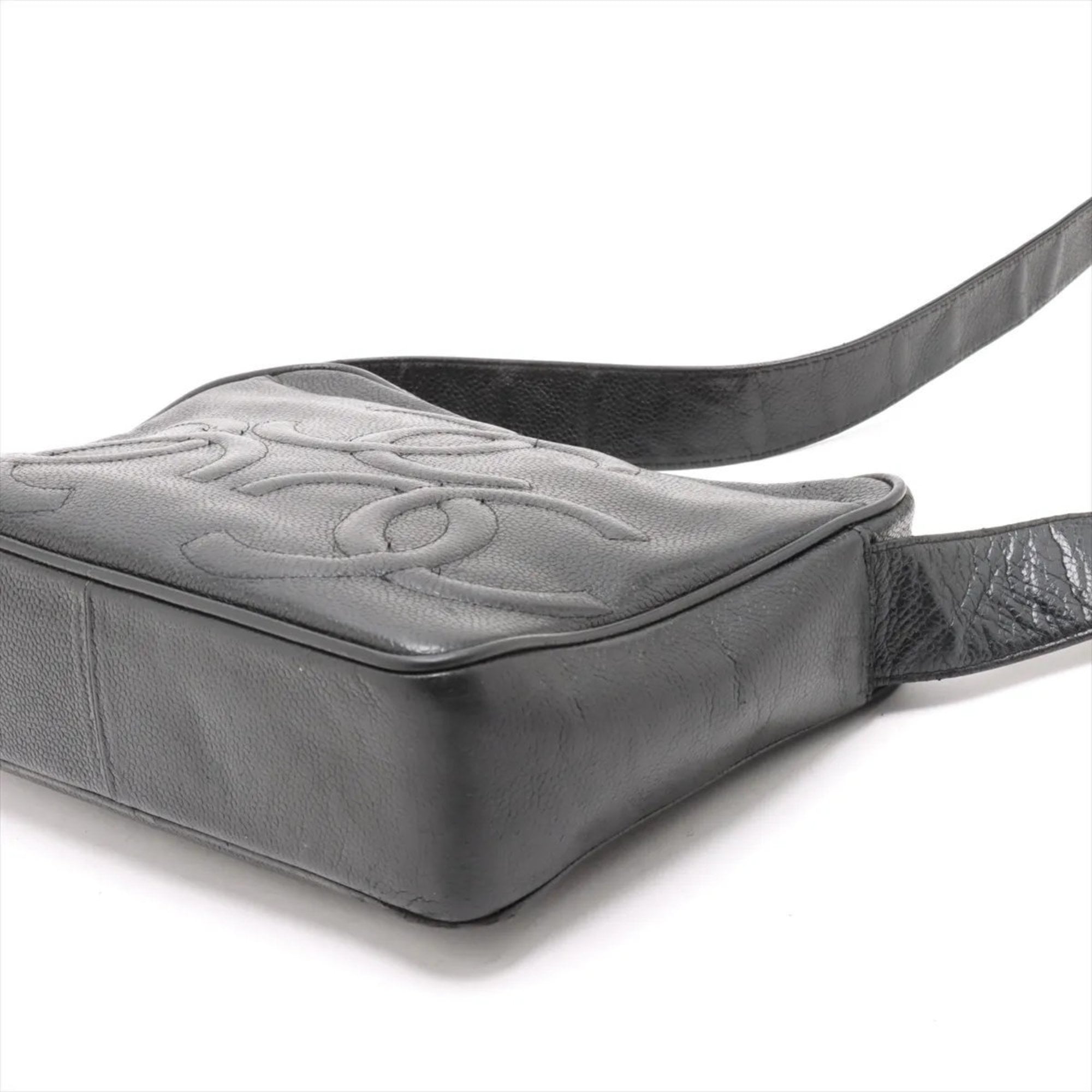 Chanel Black Leather Shoulder Bag (Pre-Owned)
