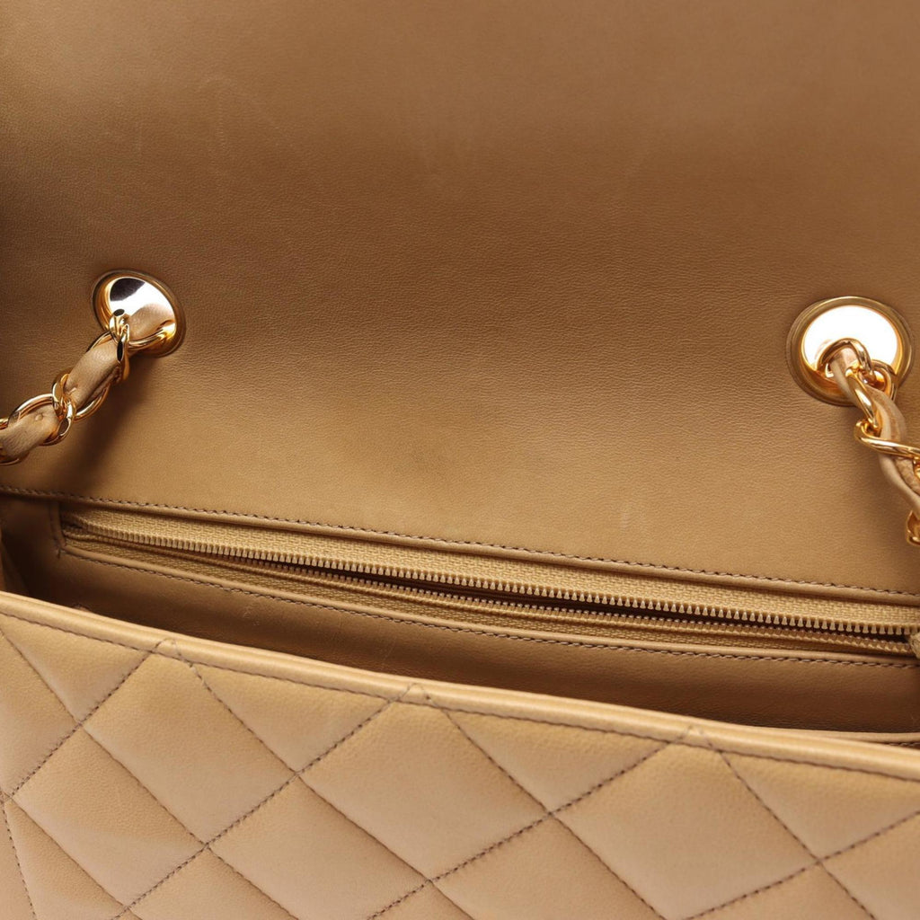 Chanel Beige Leather Shoulder Bag (Pre-Owned)