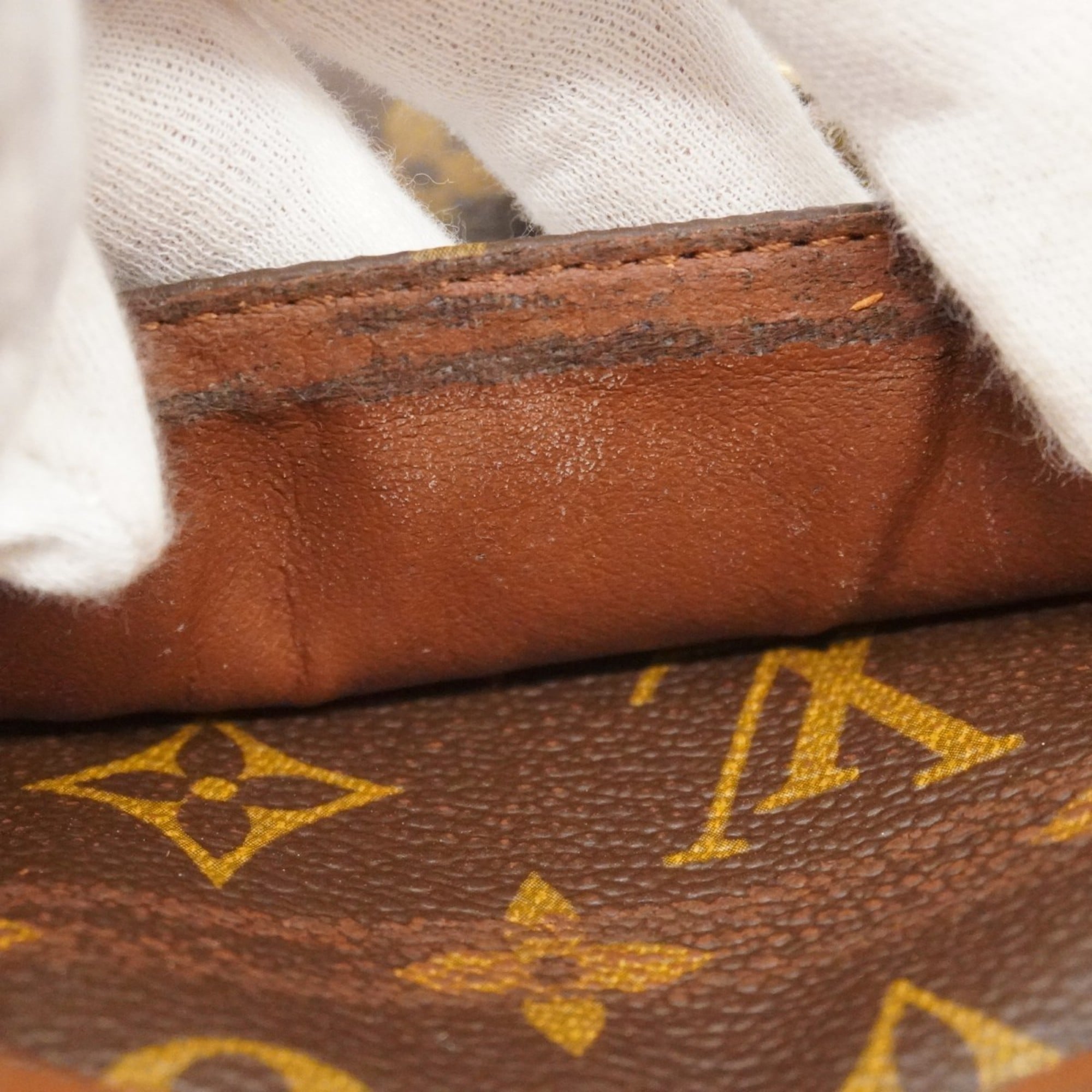 Louis Vuitton Brown Shoulder Bag (Pre-Owned)