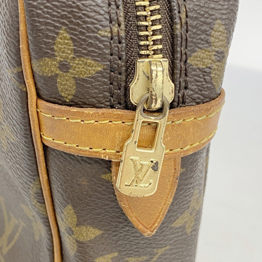 Louis Vuitton Brown Clutch Bag (Pre-Owned)