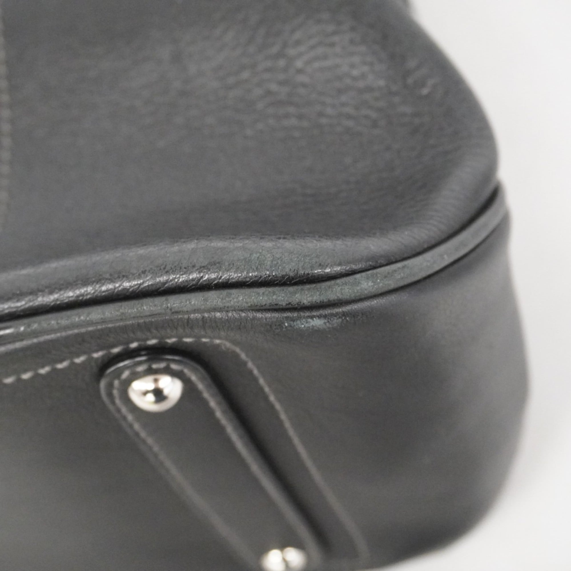 Salvatore Ferragamo Black Leather Handbag (Pre-Owned)